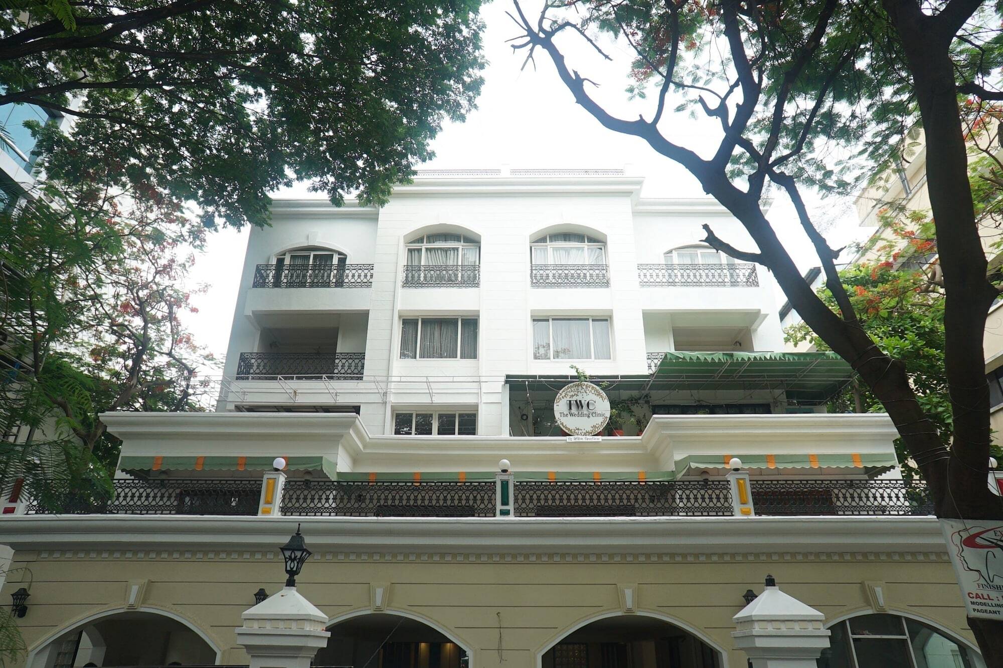 Hotel Oyo 23194 Bel Air Pune